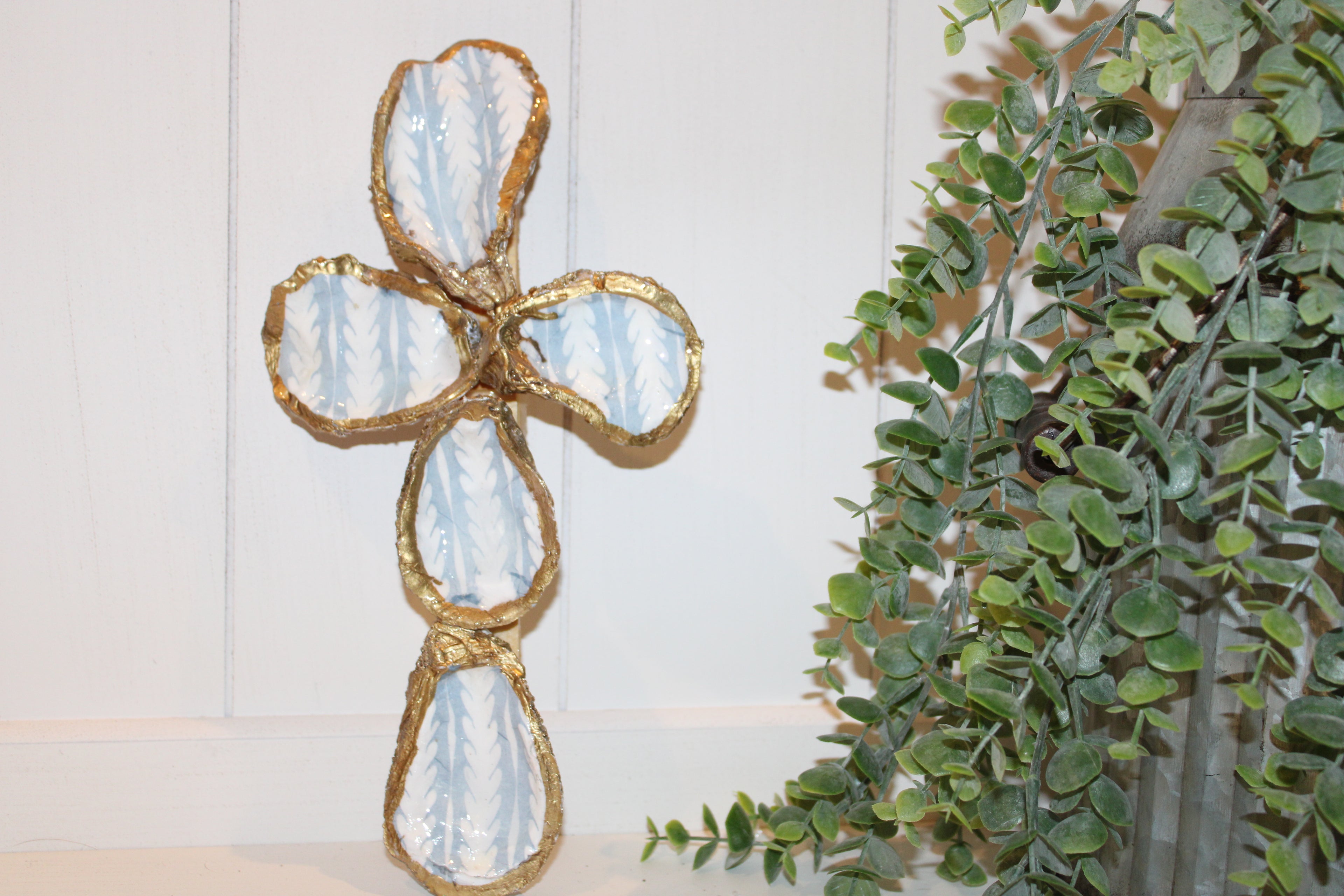 Oyster cross